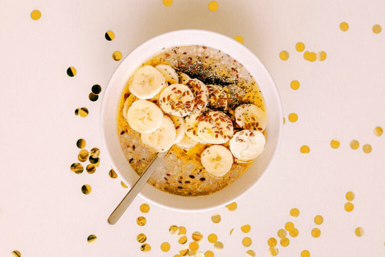8 Promising benefits of Banana to Improve Your Health Banana is a delicious fruit and it contains higher amounts of nutrients and antioxidants. Banana health benefits cannot be measured and we reveal some here.
