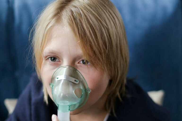 15 Best Foods to Manage Asthma Symptoms Asthma is an inflammatory disease associated with the respiratory tract. Foods including flavonoids, magnesium, vitamins reduce the severity of the disease.