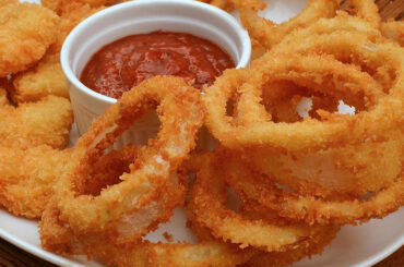 Burger King Onion Rings – Homemade In this article, we’ll be sharing two different recipes with you. The first is how to make an identical copy of Burger King onion rings.
