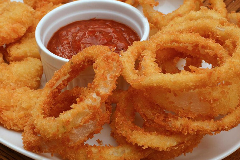 Burger King Onion Rings – Homemade In this article, we’ll be sharing two different recipes with you. The first is how to make an identical copy of Burger King onion rings.