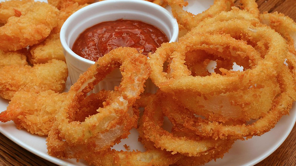 In this article, we’ll be sharing two different recipes with you. The first is how to make an identical copy of Burger King onion rings.