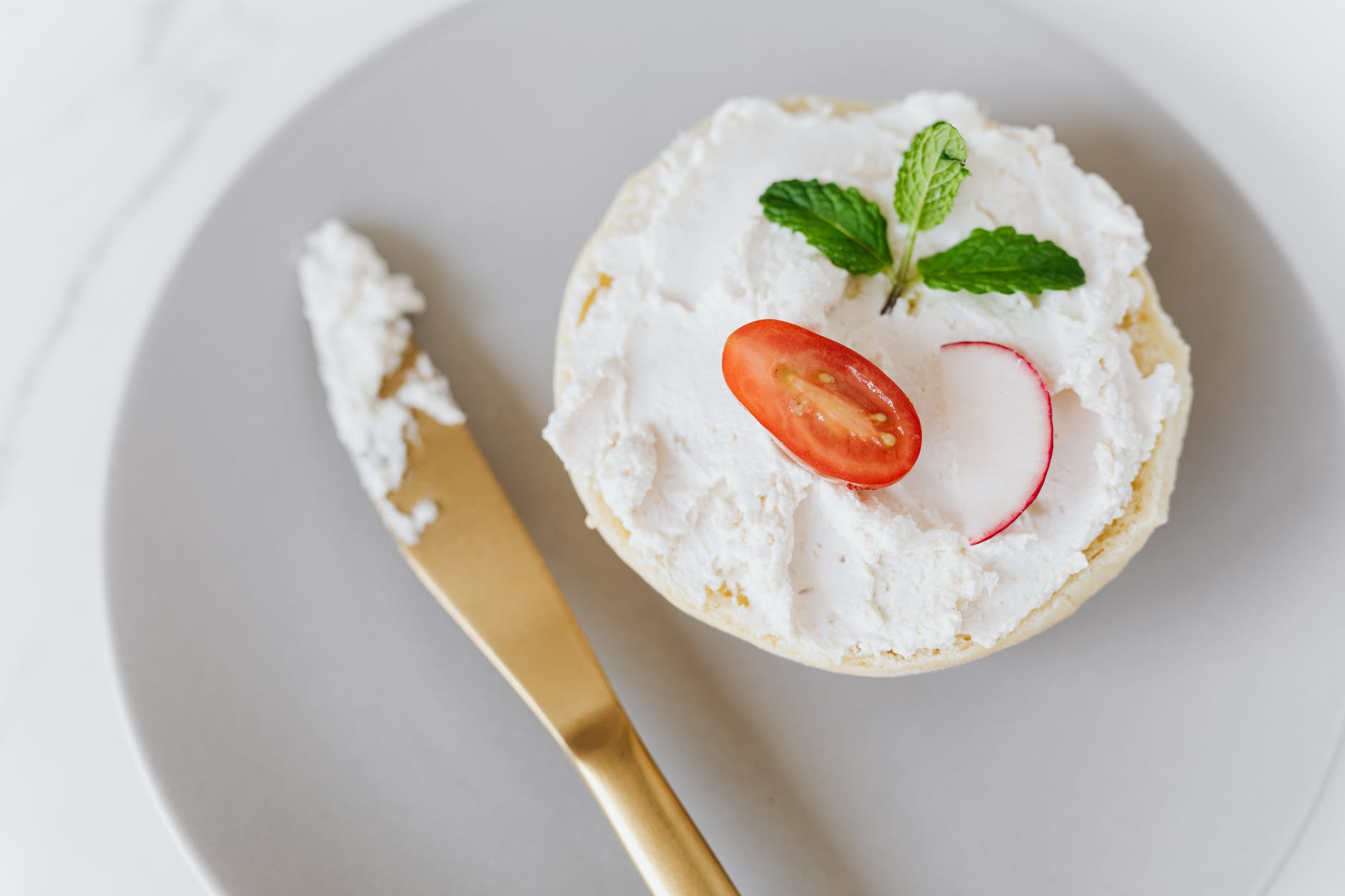 Dry curd cottage cheese is described as buttery, with just a hint of tang. Overall, it has a mild taste. This cheese is somewhat moist, as are a lot of soft cheeses, but is still dry enough to slice or crumble.