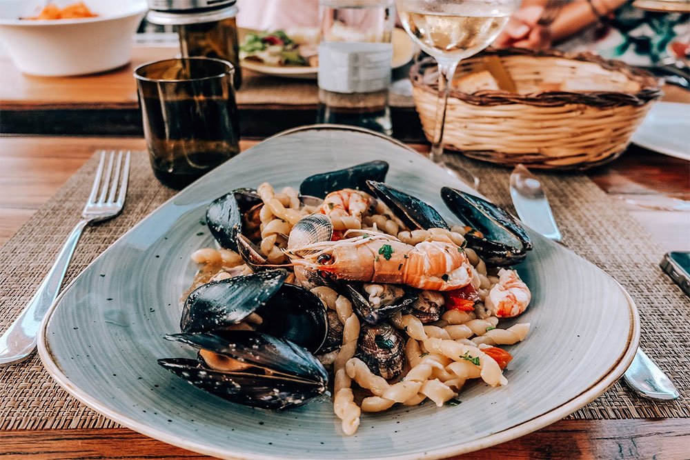 The Spanish dish mariscada is just that an appetizing avalanche of seafood-y goodness. In this article, we discuss what is it and how to make.