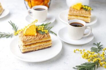 Lemon dream cake: send your tastebuds to dreamland To make a lemon dream cake, You need four sets of ingredients : ingredients for the sponge cake, the lemon curd, the meringue, and for the final assembly
