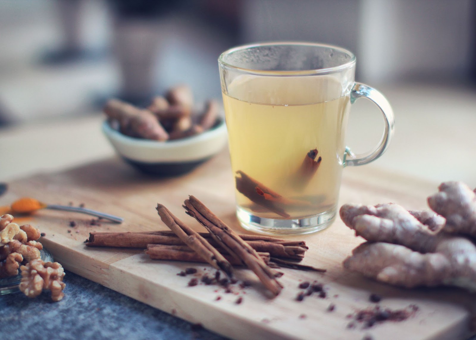It can be hard to deal with a candida overgrowth. In this article, you can learn how to overcome the symptoms by drinking a candida tea.