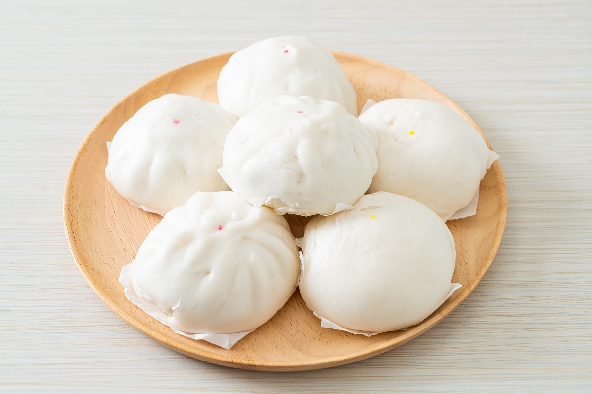 In the simplest words, Manapua is the Hawaii version of char siu bao. Which means it is a big soft and fluffy bun filled with char siu.