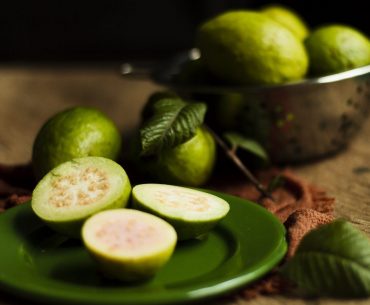 close-up-guava-fruits-plate