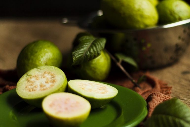 close-up-guava-fruits-plate