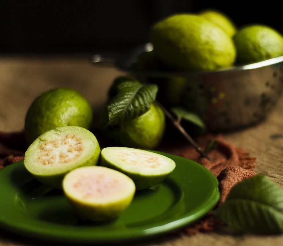 close-up-guava-fruits-plate
